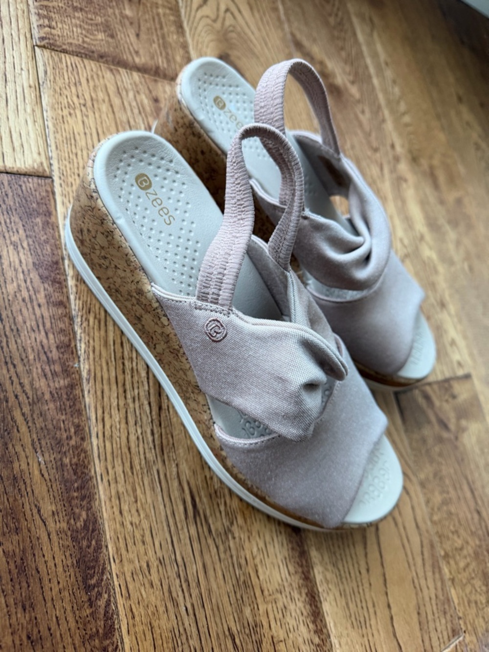 BZEES Remix Slingback Cork Wedge Sandals size 10 great condition washable